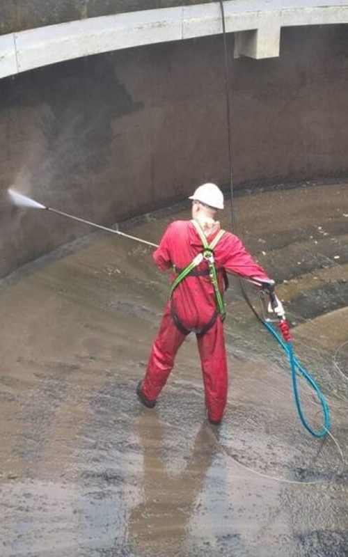 industrial tank cleaning